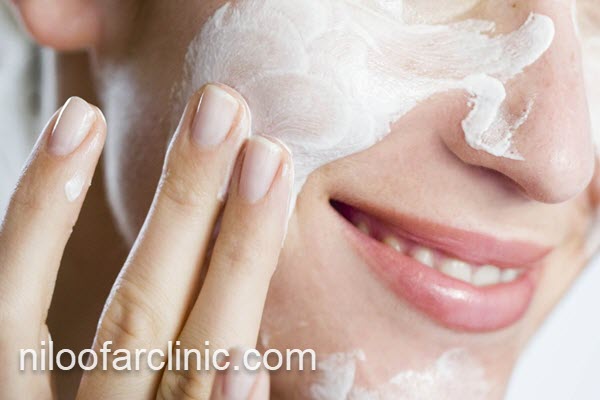 ارائه خدمات پاکسازی و آبرسانی پوست در استان البرز | نیلوفر کلینیک